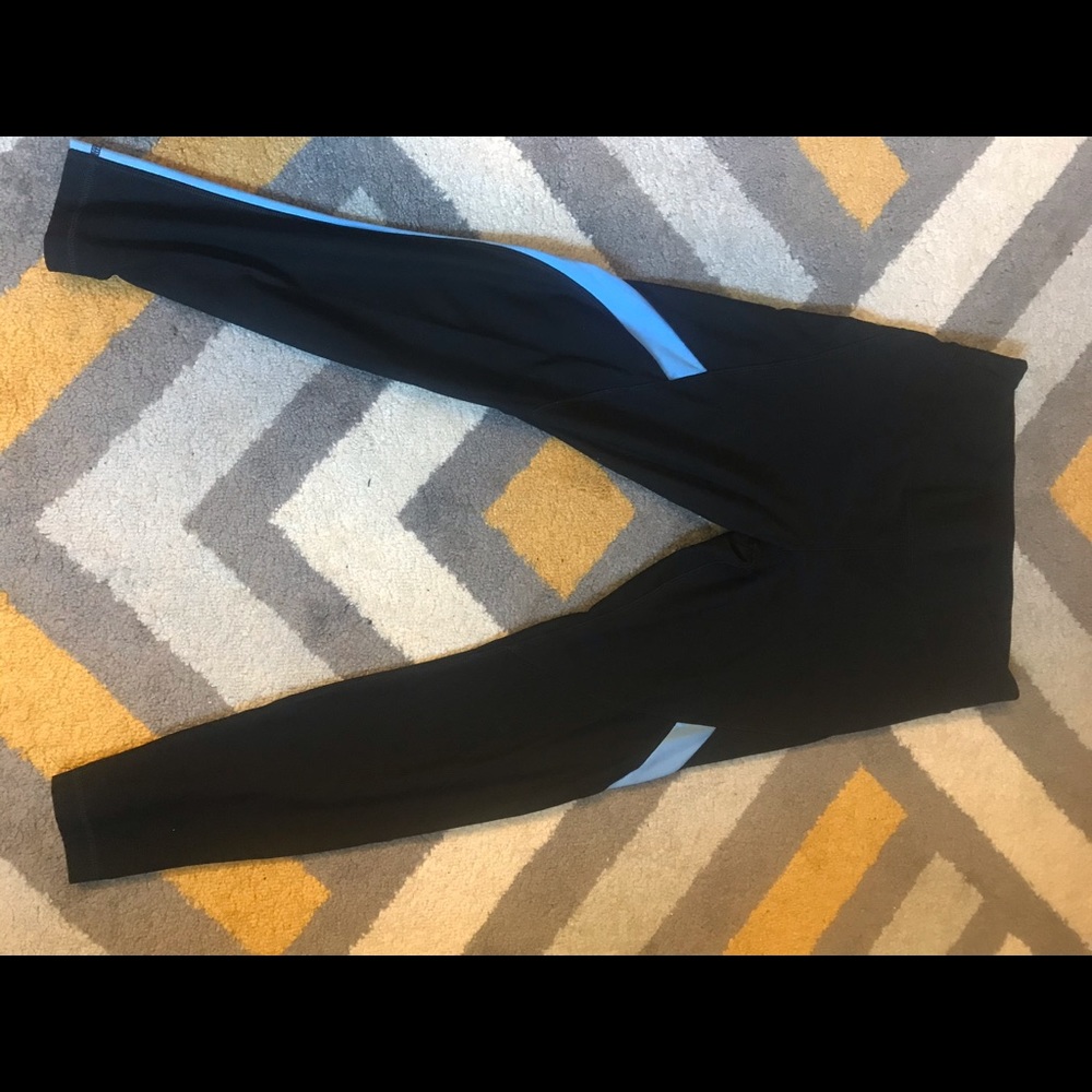 CROPPED ATHLETIC LEGGINGS